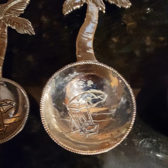 Ganz Measuring Spoon Set of 4- Palm Trees & Tropical Drinks Embossed Metal - Picture 8 of 8